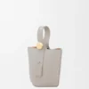 Mini Pebble Bucket aus glattem Kalbsleder Mini Pebble Bucket aus glattem Kalbsleder