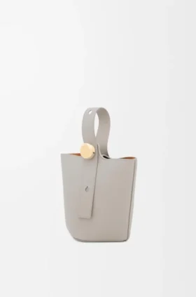 Mini Pebble Bucket aus glattem Kalbsleder