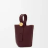 Mini Pebble Bucket aus glattem Kalbsleder Mini Pebble Bucket aus glattem Kalbsleder