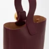 Mini Pebble Bucket aus glattem Kalbsleder Mini Pebble Bucket aus glattem Kalbsleder