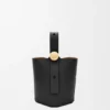 Mini Pebble Bucket aus glattem Kalbsleder Mini Pebble Bucket aus glattem Kalbsleder