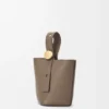 Mini-Pebble Bucket aus weichem, genarbtem Kalbsleder Mini-Pebble Bucket aus weichem, genarbtem Kalbsleder