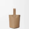 Mini-Pebble Bucket aus weichem, genarbtem Kalbsleder Mini-Pebble Bucket aus weichem, genarbtem Kalbsleder