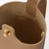 Mini-Pebble Bucket aus weichem, genarbtem Kalbsleder Mini-Pebble Bucket aus weichem, genarbtem Kalbsleder