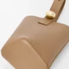 Mini-Pebble Bucket aus weichem, genarbtem Kalbsleder Mini-Pebble Bucket aus weichem, genarbtem Kalbsleder