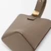 Mini-Pebble Bucket aus weichem, genarbtem Kalbsleder Mini-Pebble Bucket aus weichem, genarbtem Kalbsleder