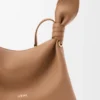 Mini-Scarf-Bag aus glattem Kalbsleder Mini-Scarf-Bag aus glattem Kalbsleder