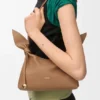 Mini-Scarf-Bag aus glattem Kalbsleder Mini-Scarf-Bag aus glattem Kalbsleder