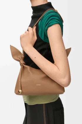Mini-Scarf-Bag aus glattem Kalbsleder