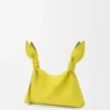 Mini-Scarf-Bag aus glattem Kalbsleder Mini-Scarf-Bag aus glattem Kalbsleder