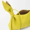 Mini-Scarf-Bag aus glattem Kalbsleder Mini-Scarf-Bag aus glattem Kalbsleder