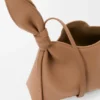 Mini-Scarf-Bag aus glattem Kalbsleder Mini-Scarf-Bag aus glattem Kalbsleder