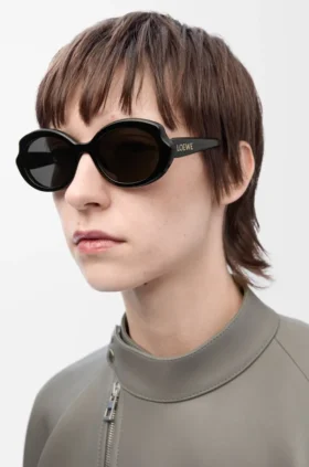 Mini-Sonnenbrille in ovaler, schlanker Form