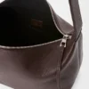 Mittelgrosse Loop Hobo aus geschmeidigem genarbtem Kalbsleder