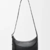 Mittelgrosse Loop Hobo aus geschmeidigem genarbtem Kalbsleder Mittelgrosse Loop Hobo aus geschmeidigem genarbtem Kalbsleder