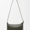 Mittelgrosse Loop Hobo aus geschmeidigem genarbtem Kalbsleder Mittelgrosse Loop Hobo aus geschmeidigem genarbtem Kalbsleder