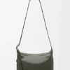 Mittelgrosse Loop Hobo aus geschmeidigem genarbtem Kalbsleder Mittelgrosse Loop Hobo aus geschmeidigem genarbtem Kalbsleder
