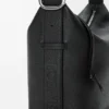Mittelgrosse Loop Hobo aus geschmeidigem genarbtem Kalbsleder Mittelgrosse Loop Hobo aus geschmeidigem genarbtem Kalbsleder