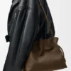 Mittlere Flamenco-Clutch aus genarbtem Nubukleder
