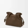 Mittlere Flamenco-Clutch aus genarbtem Nubukleder