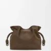 Mittlere Flamenco-Clutch aus genarbtem Nubukleder