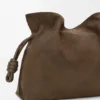 Mittlere Flamenco-Clutch aus genarbtem Nubukleder