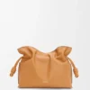 Mittlere Flamenco-Clutch aus Nappa-Kalbsleder Mittlere Flamenco-Clutch aus Nappa-Kalbsleder