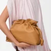 Mittlere Flamenco-Clutch aus Nappa-Kalbsleder Mittlere Flamenco-Clutch aus Nappa-Kalbsleder