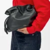 Mittlere Flamenco-Clutch aus Nappa-Kalbsleder Mittlere Flamenco-Clutch aus Nappa-Kalbsleder