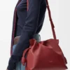Mittlere Flamenco-Clutch aus Nappa-Kalbsleder Mittlere Flamenco-Clutch aus Nappa-Kalbsleder