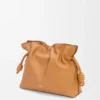 Mittlere Flamenco-Clutch aus Nappa-Kalbsleder Mittlere Flamenco-Clutch aus Nappa-Kalbsleder
