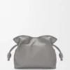 Mittlere Flamenco-Clutch aus Nappa-Kalbsleder Mittlere Flamenco-Clutch aus Nappa-Kalbsleder