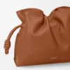 Mittlere Flamenco-Clutch aus Nappa-Kalbsleder Mittlere Flamenco-Clutch aus Nappa-Kalbsleder