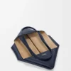 Mittlere, horizontal gefaltete Puzzle Fold-Tragetasche aus weichem, genarbtem Kalbsleder Mittlere, horizontal gefaltete Puzzle Fold-Tragetasche aus weichem, genarbtem Kalbsleder
