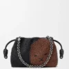 Mittlere «Lion Beads» Flamenco Purse aus perlenverziertem Canvas und Kalbsleder
