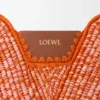 Mittlere loewe Swing-Tasche aus Raffia und Kalbsleder Mittlere loewe Swing-Tasche aus Raffia und Kalbsleder