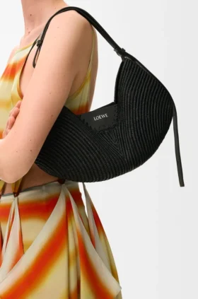 Mittlere loewe Swing-Tasche aus Raffia und Kalbsleder