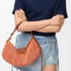 Mittlere loewe Swing-Tasche aus Raffia und Kalbsleder Mittlere loewe Swing-Tasche aus Raffia und Kalbsleder