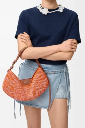 Mittlere loewe Swing-Tasche aus Raffia und Kalbsleder