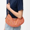 Mittlere loewe Swing-Tasche aus Raffia und Kalbsleder Mittlere loewe Swing-Tasche aus Raffia und Kalbsleder
