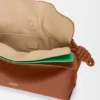 Mittlere, mehrlagige Flamenco-Clutch aus Nappa-Kalbsleder