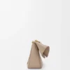 Mittlere Ola-Tasche aus glattem Kalbsleder Mittlere Ola-Tasche aus glattem Kalbsleder