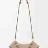 Mittlere Ola-Tasche aus glattem Kalbsleder Mittlere Ola-Tasche aus glattem Kalbsleder