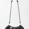 Mittlere Ola-Tasche aus glattem Kalbsleder Mittlere Ola-Tasche aus glattem Kalbsleder