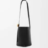 Mittlere Pebble Bucket aus glattem Kalbsleder Mittlere Pebble Bucket aus glattem Kalbsleder