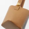 Mittlere Pebble Bucket aus glattem Kalbsleder Mittlere Pebble Bucket aus glattem Kalbsleder