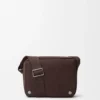 Mittlere «Pebble»-Messenger Bag aus genarbtem Nubukleder Mittlere «Pebble»-Messenger Bag aus genarbtem Nubukleder