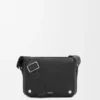 Mittlere Pebble-Messenger-Tasche aus geschmeidigem, genarbtem Kalbsleder Mittlere Pebble-Messenger-Tasche aus geschmeidigem, genarbtem Kalbsleder