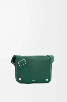 Mittlere Pebble-Messenger-Tasche aus geschmeidigem, genarbtem Kalbsleder