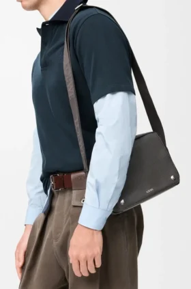 Mittlere Pebble-Messenger-Tasche aus geschmeidigem, genarbtem Kalbsleder
